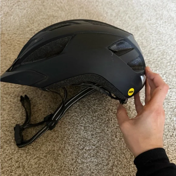 Bontrager Solstice MIPS Bike Helmet – Matte Black, Size M/L - Picture 1 of 4